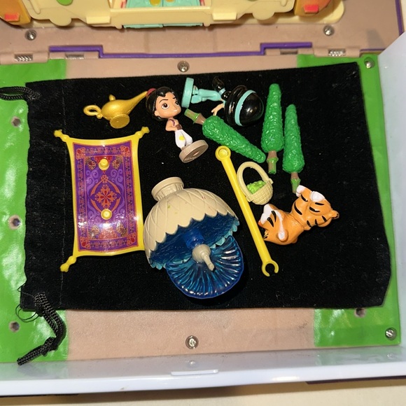 DISNEYPARKS EXCLUSIVE- JASMIN STORYBOOK PLAYSET - Picture 11 of 12